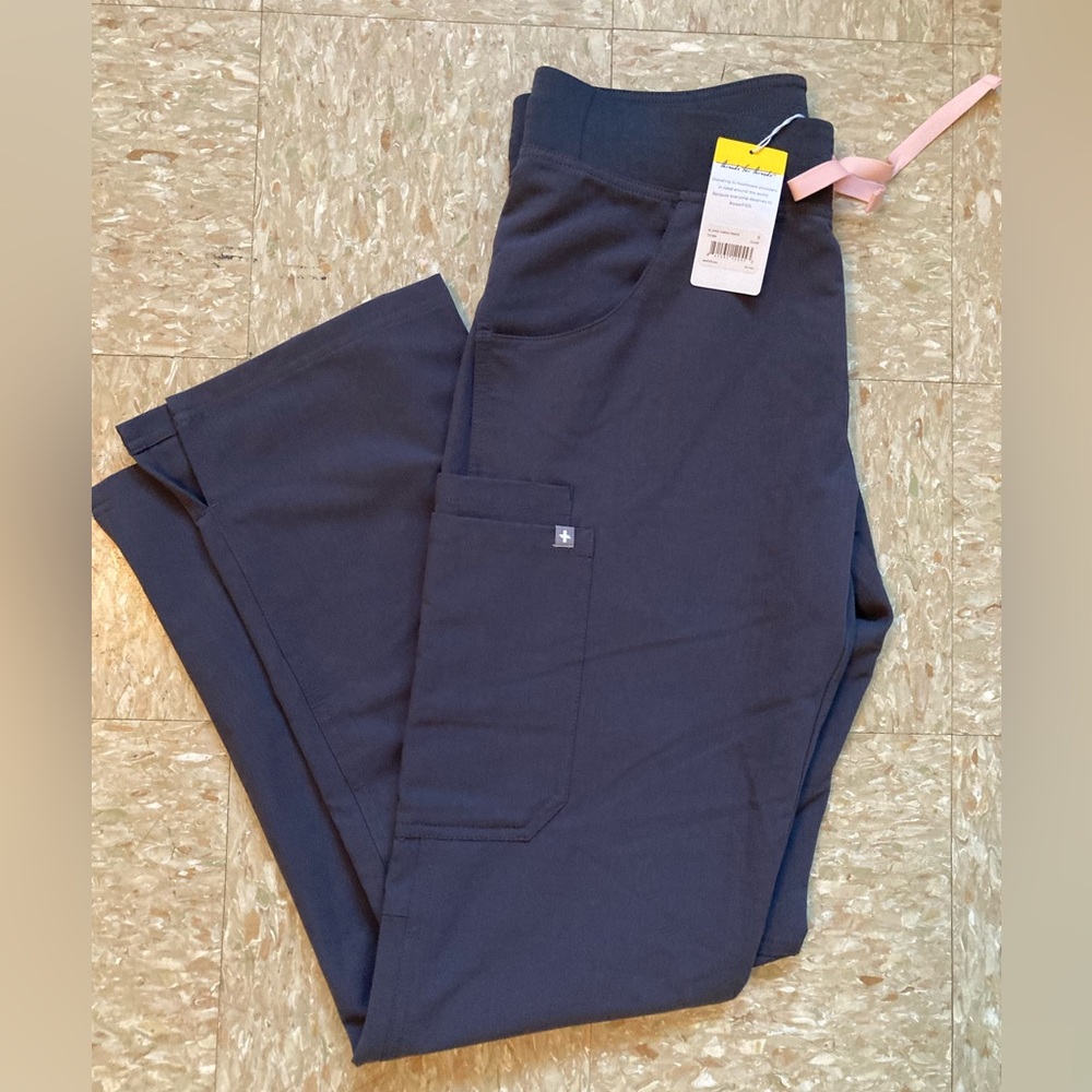 NWT Figs Kade Cargo Technical Support Scrub Pants. Size:Small